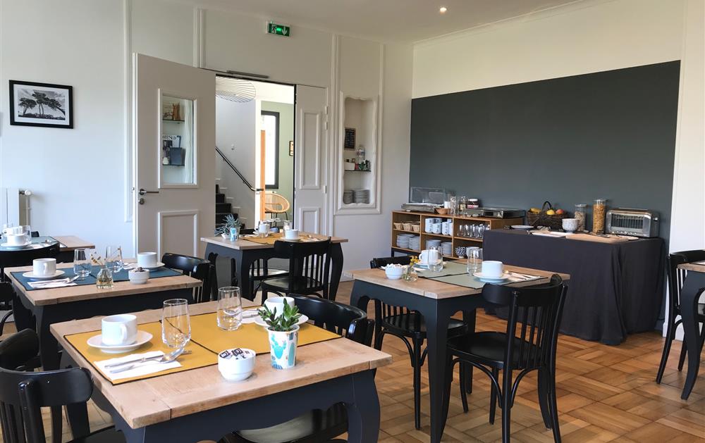 salle petit dejeuner hotel de France St Pol